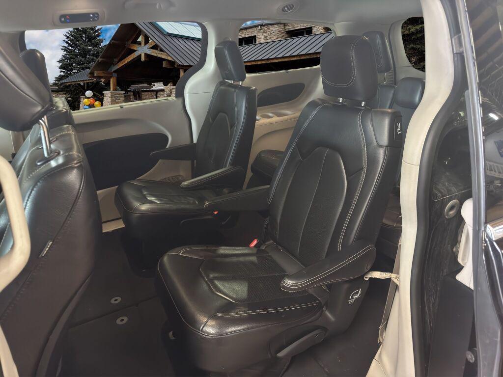 used 2022 Chrysler Pacifica car, priced at $18,967