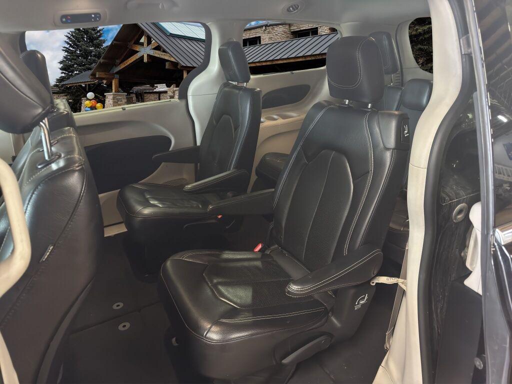 used 2022 Chrysler Pacifica car, priced at $18,967