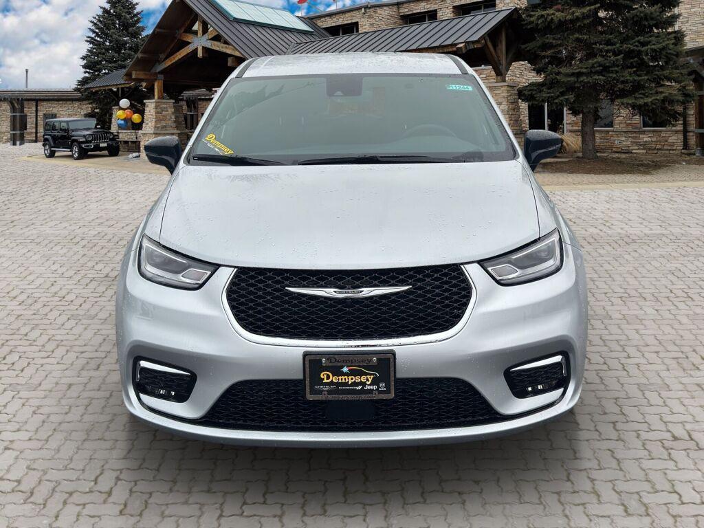 new 2026 Chrysler Pacifica car, priced at $43,172