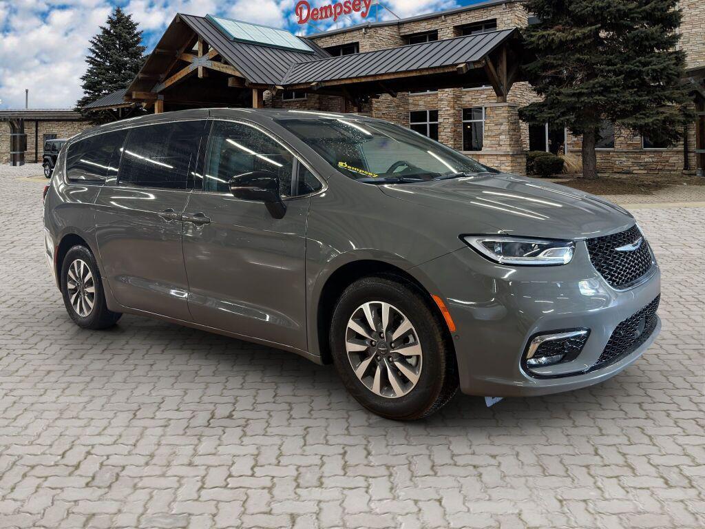 used 2025 Chrysler Pacifica Hybrid car, priced at $36,403
