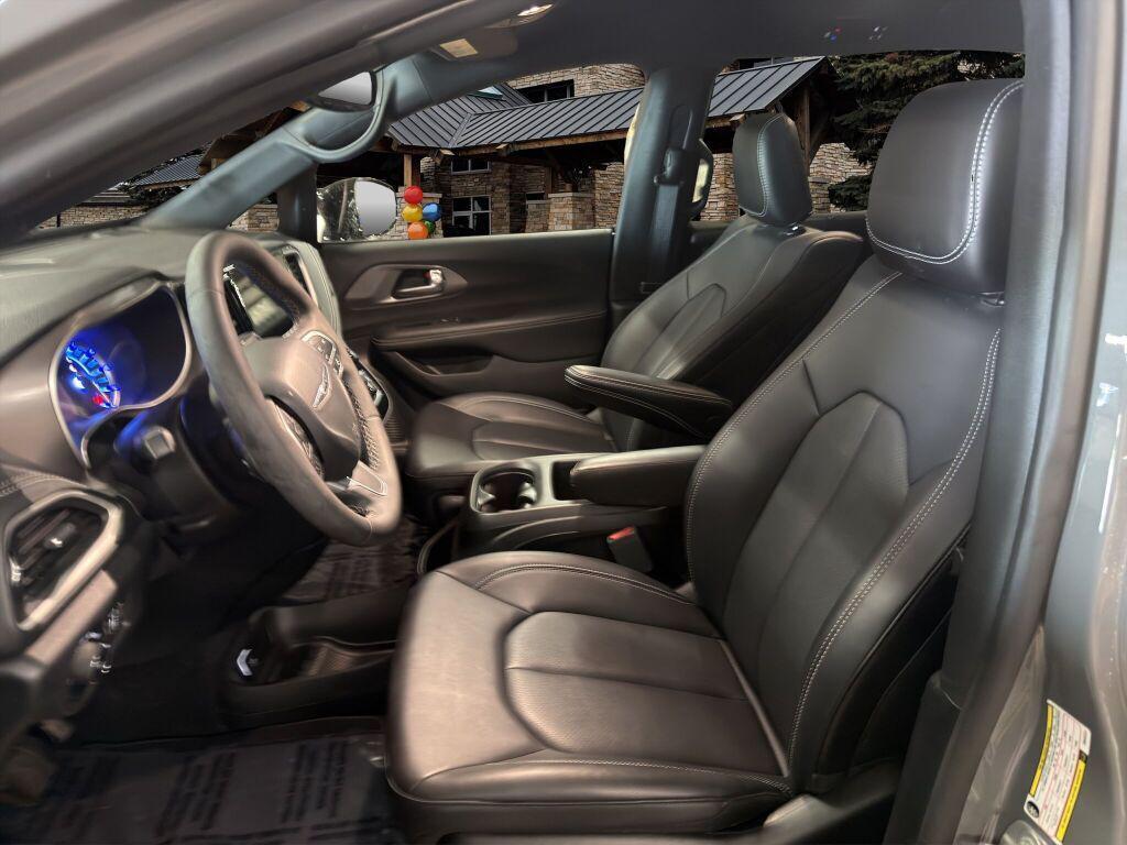 used 2025 Chrysler Pacifica Hybrid car, priced at $36,403