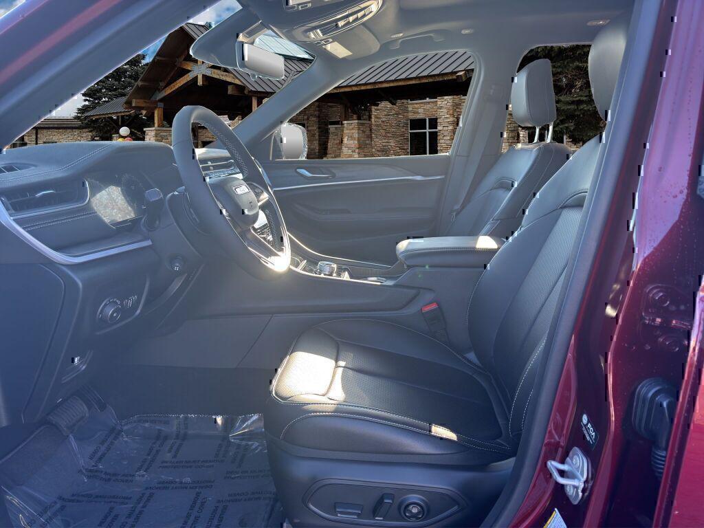 new 2025 Jeep Grand Cherokee car, priced at $56,499