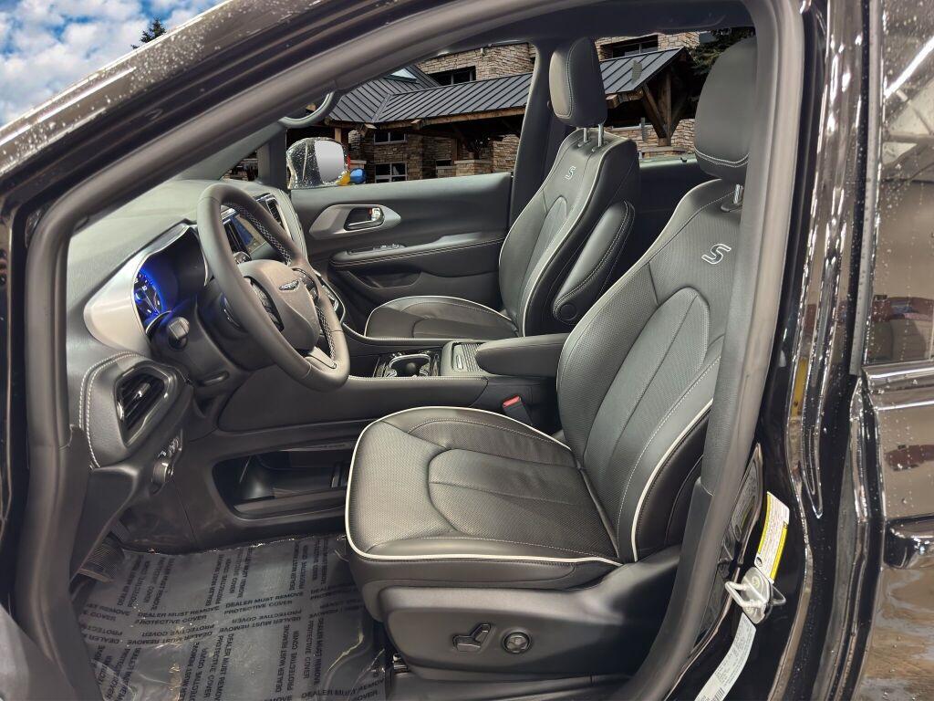 new 2026 Chrysler Pacifica car, priced at $49,423