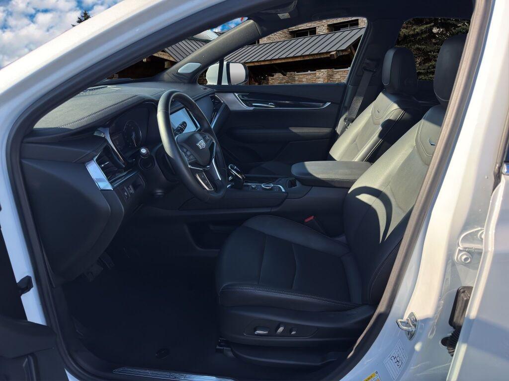 used 2025 Cadillac XT5 car, priced at $45,467