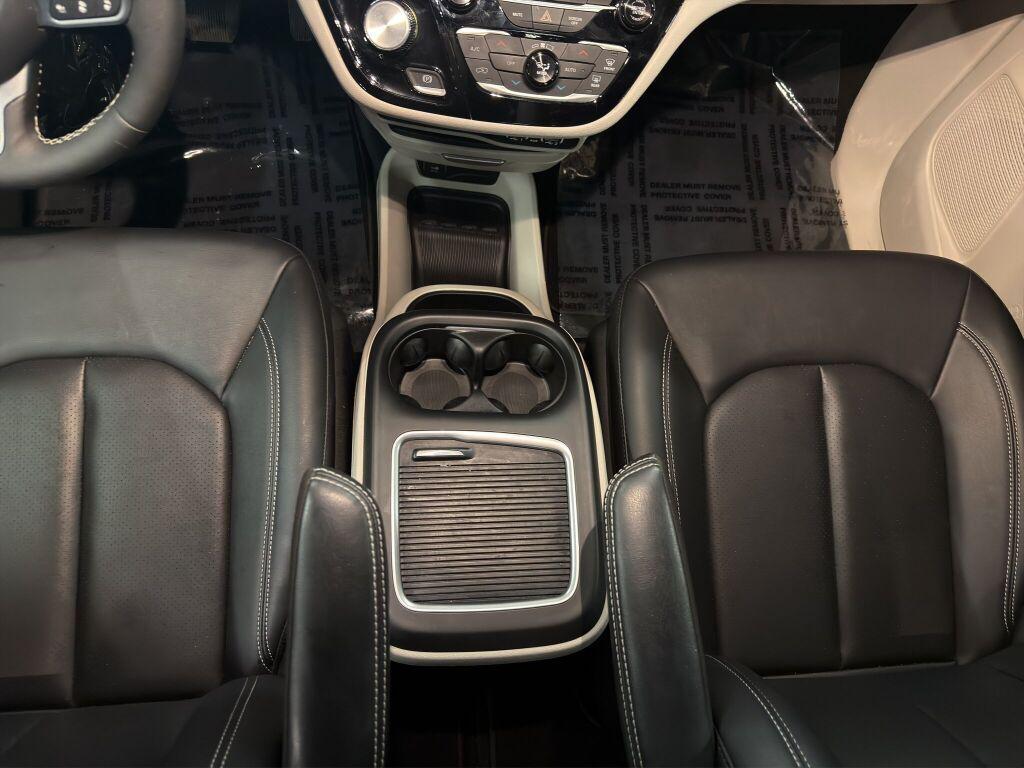 used 2024 Chrysler Pacifica car, priced at $34,879
