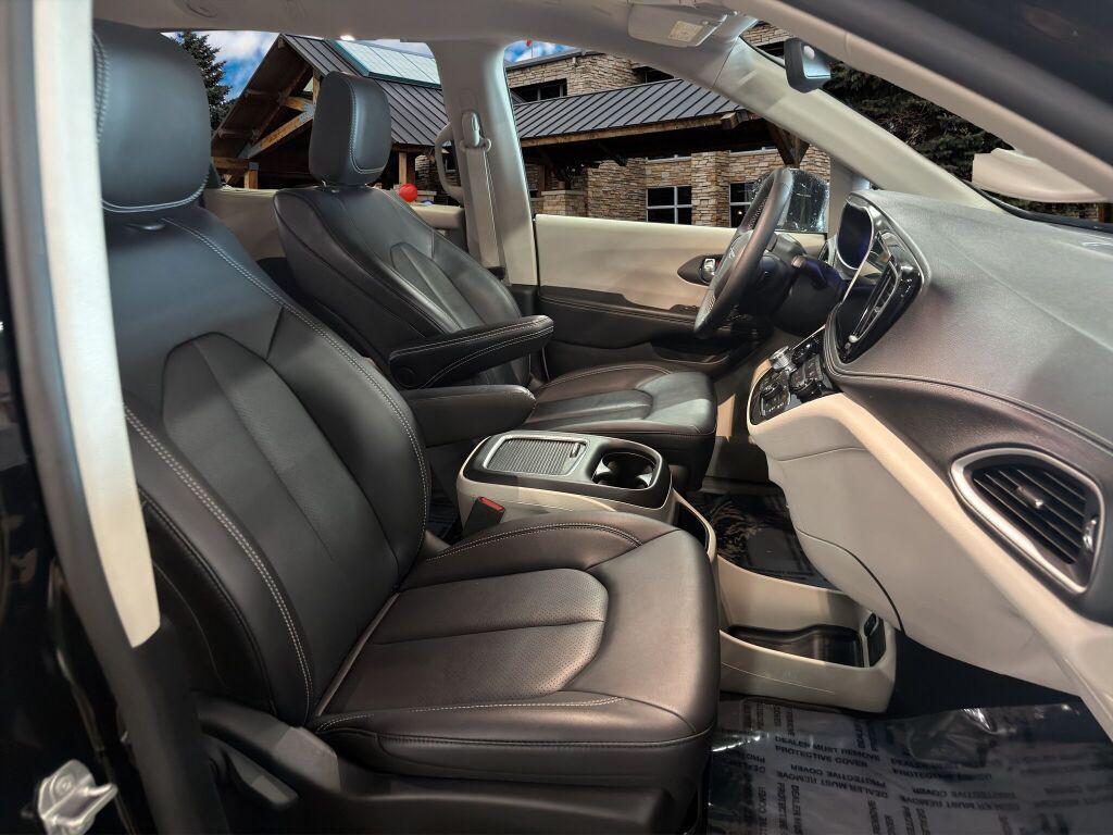 used 2024 Chrysler Pacifica car, priced at $34,879