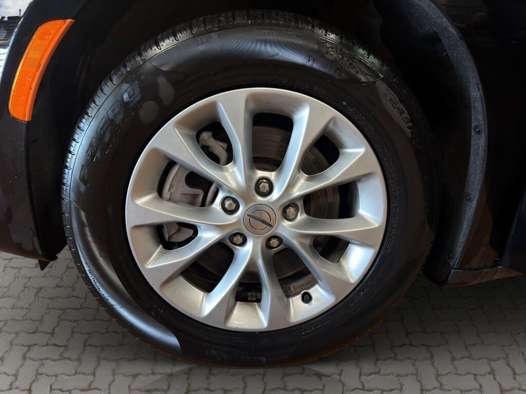used 2024 Chrysler Pacifica car, priced at $34,879