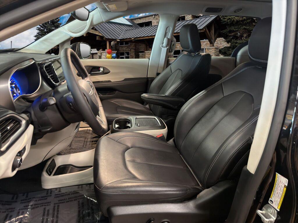 used 2024 Chrysler Pacifica car, priced at $34,879