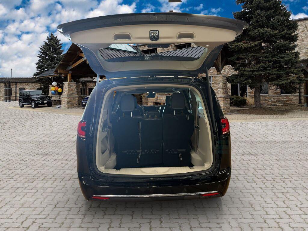 used 2024 Chrysler Pacifica car, priced at $34,879