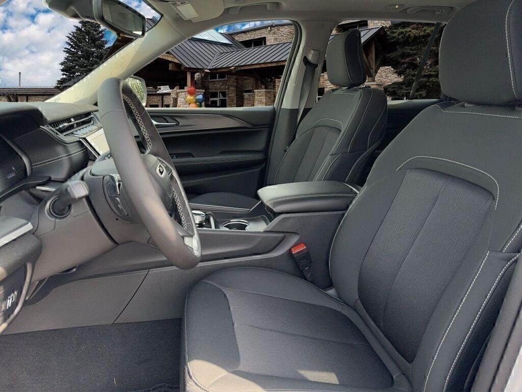 new 2023 Jeep Grand Cherokee car, priced at $37,536