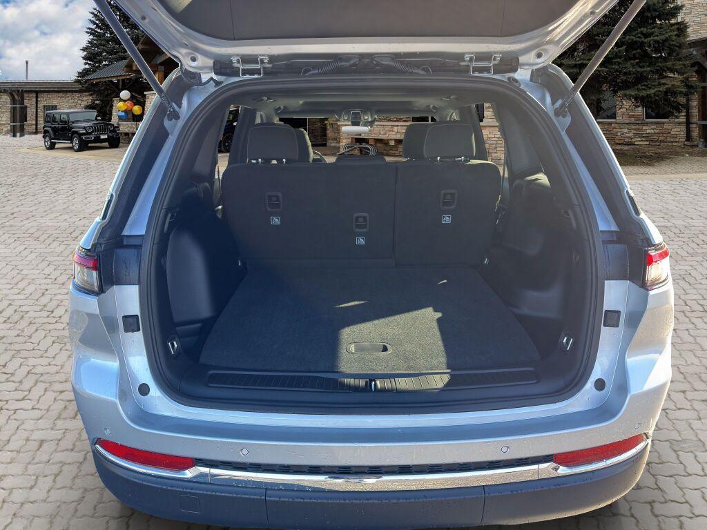 used 2025 Jeep Grand Cherokee car, priced at $35,167
