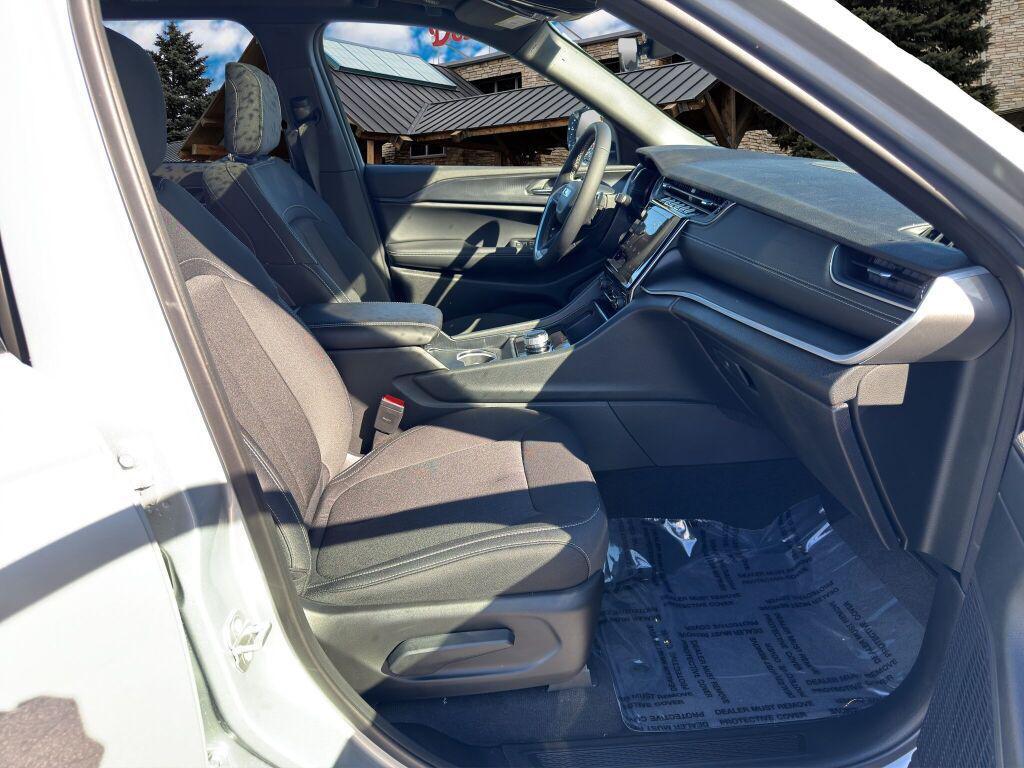 used 2025 Jeep Grand Cherokee car, priced at $35,167