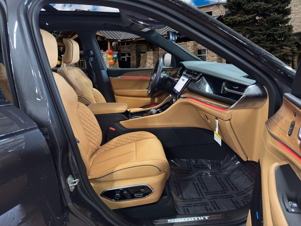 new 2025 Jeep Grand Cherokee car, priced at $69,521