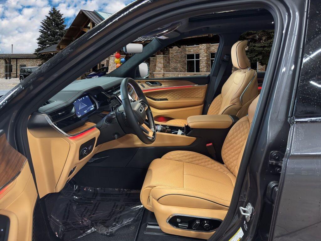 new 2025 Jeep Grand Cherokee car, priced at $69,521
