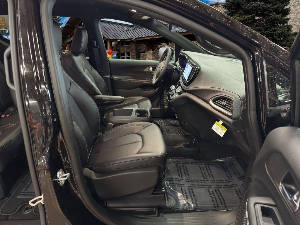 new 2026 Chrysler Pacifica car, priced at $44,615
