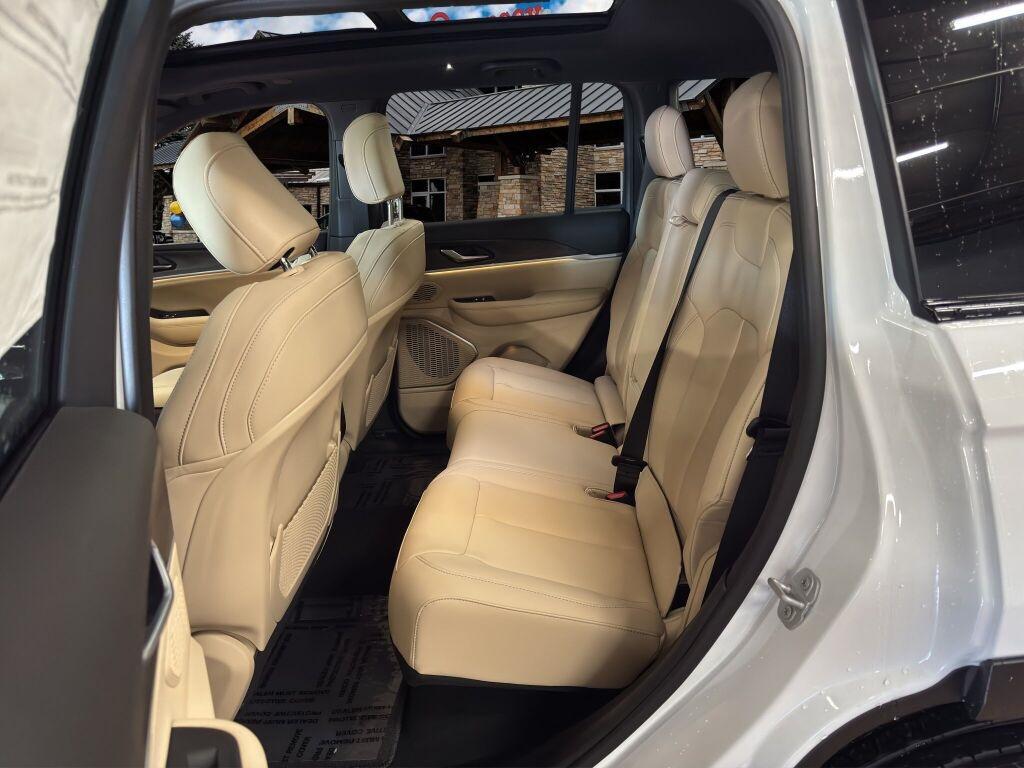 new 2025 Jeep Grand Cherokee car, priced at $51,299