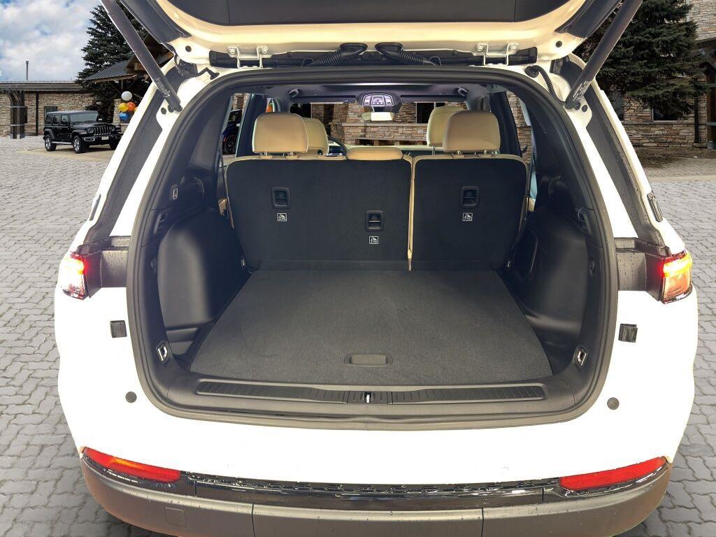 new 2025 Jeep Grand Cherokee car, priced at $51,299