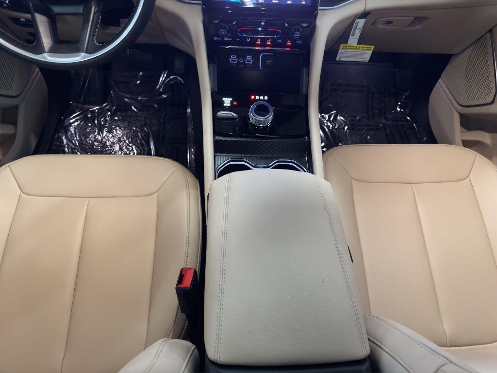 new 2025 Jeep Grand Cherokee car, priced at $51,299