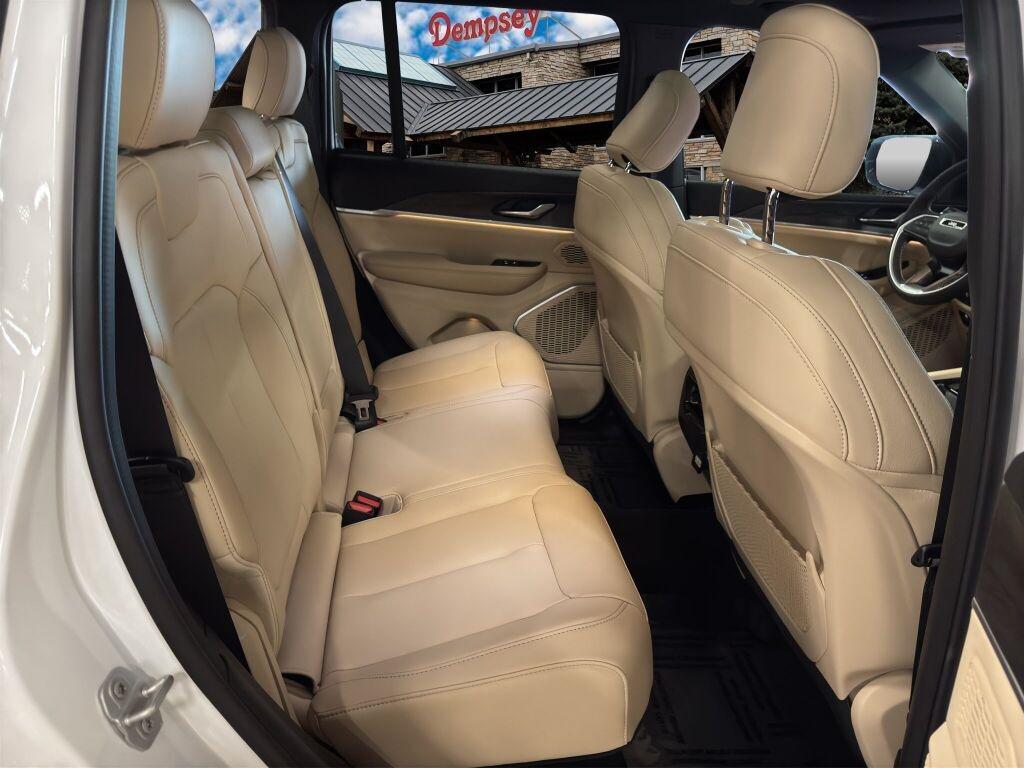 new 2025 Jeep Grand Cherokee car, priced at $51,299