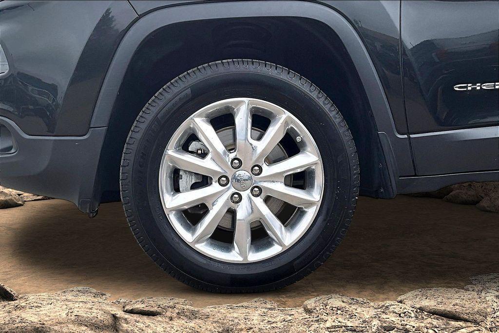 used 2015 Jeep Cherokee car, priced at $13,998