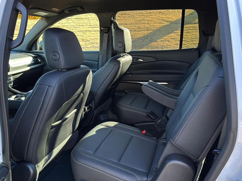 used 2025 Chevrolet Traverse car, priced at $37,500