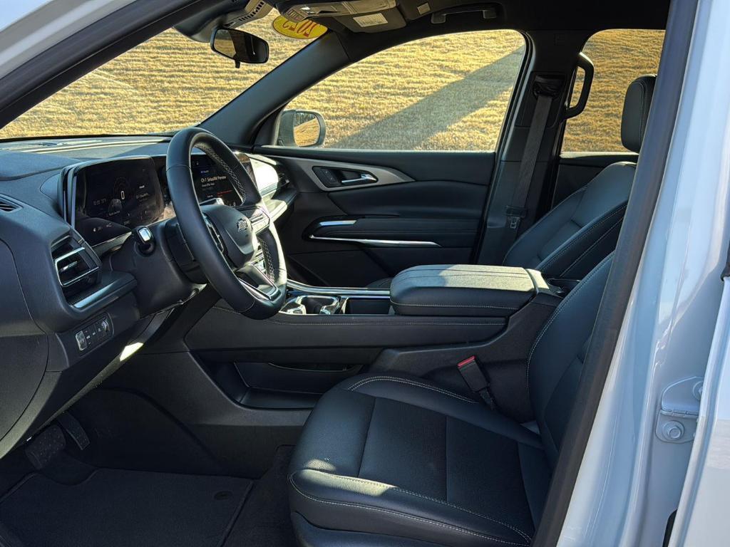 used 2025 Chevrolet Traverse car, priced at $37,500