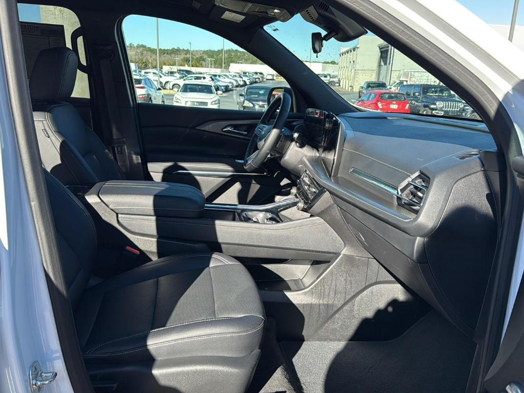 used 2025 Chevrolet Traverse car, priced at $37,500