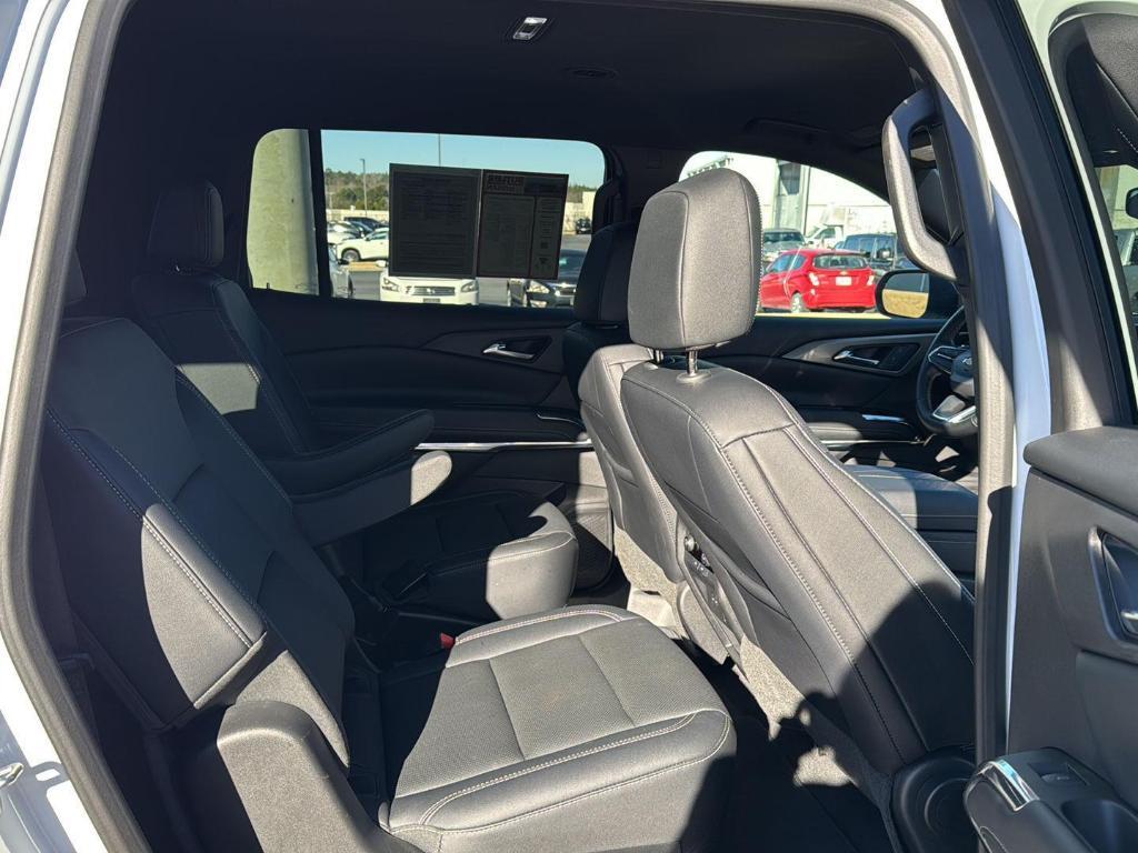 used 2025 Chevrolet Traverse car, priced at $37,500