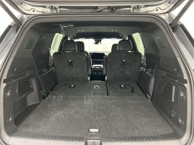 used 2024 Chevrolet Traverse car, priced at $38,942
