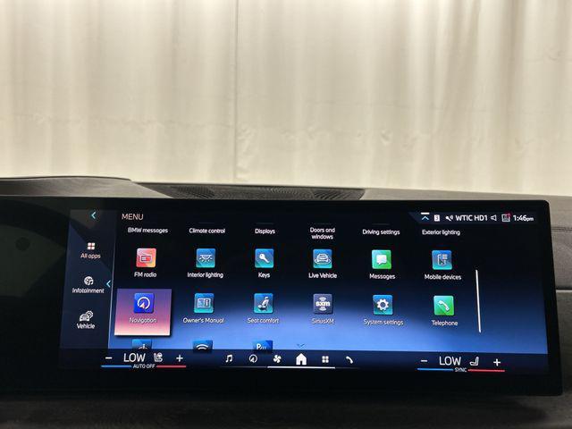 BMW X7 view 16