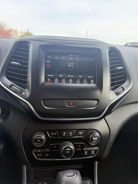 used 2020 Jeep Cherokee car, priced at $15,399