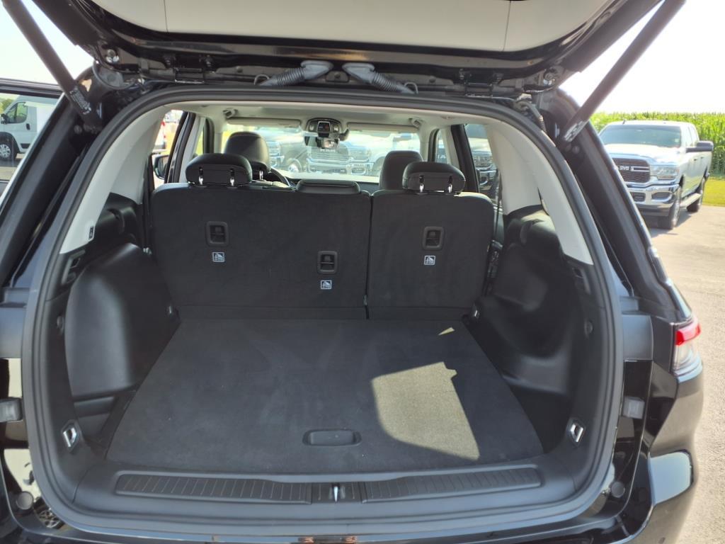 used 2024 Jeep Grand Cherokee car, priced at $39,977