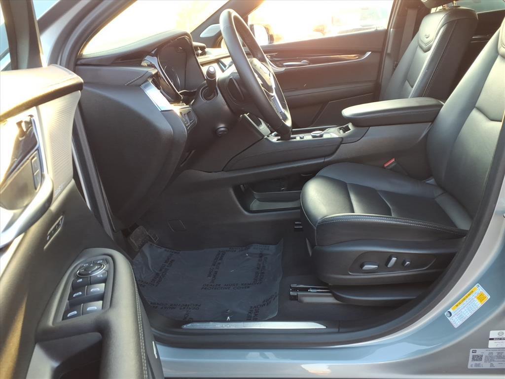 used 2025 Cadillac XT5 car, priced at $42,990