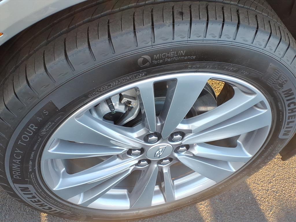 used 2025 Cadillac XT5 car, priced at $42,990