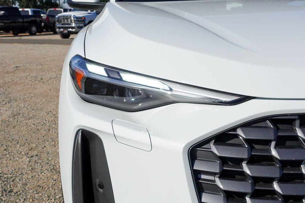 new 2025 Audi Q5 car, priced at $46,359