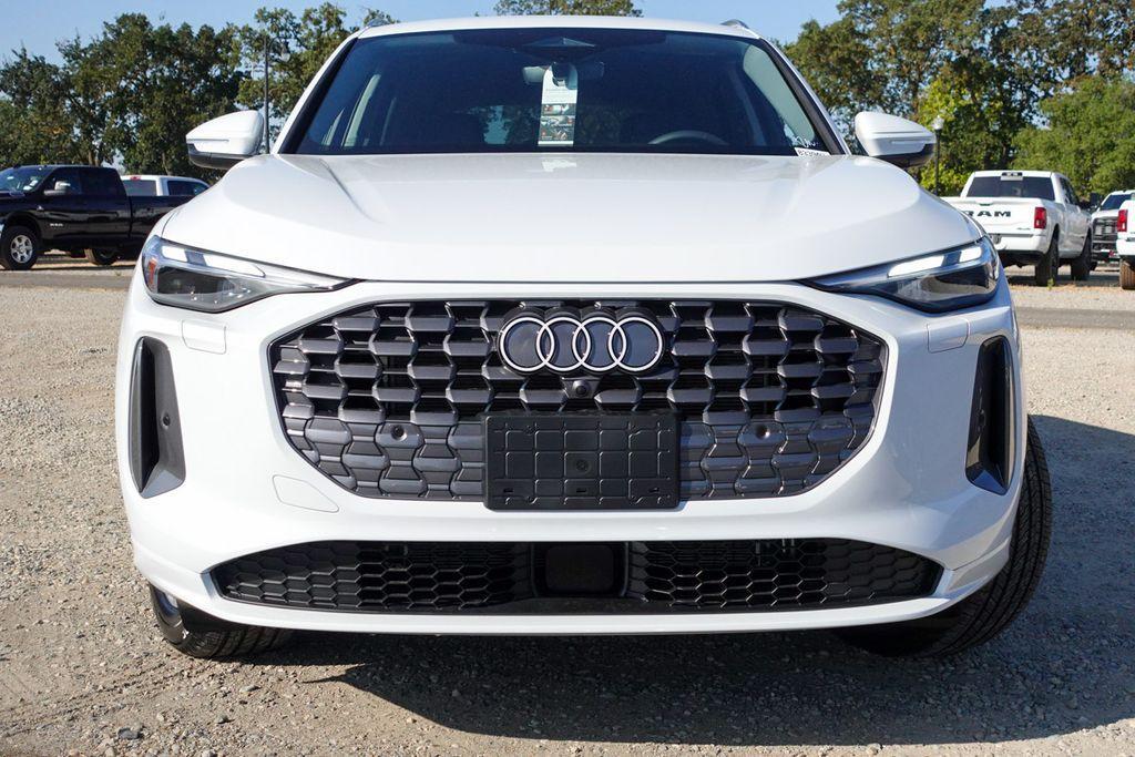 new 2025 Audi Q5 car, priced at $46,359