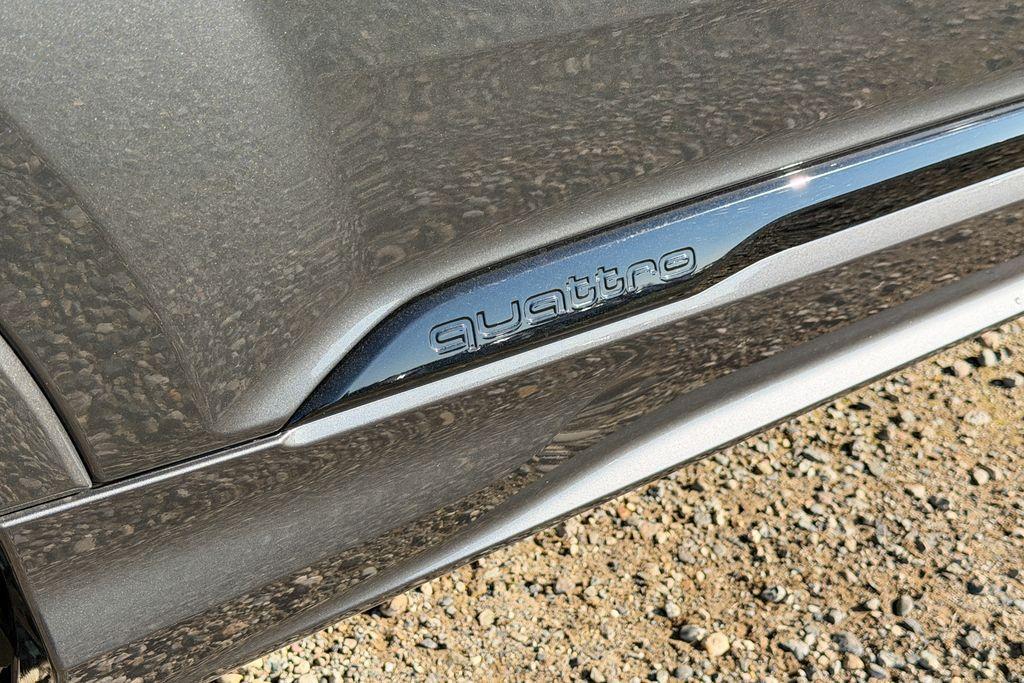 new 2025 Audi Q7 car, priced at $59,056