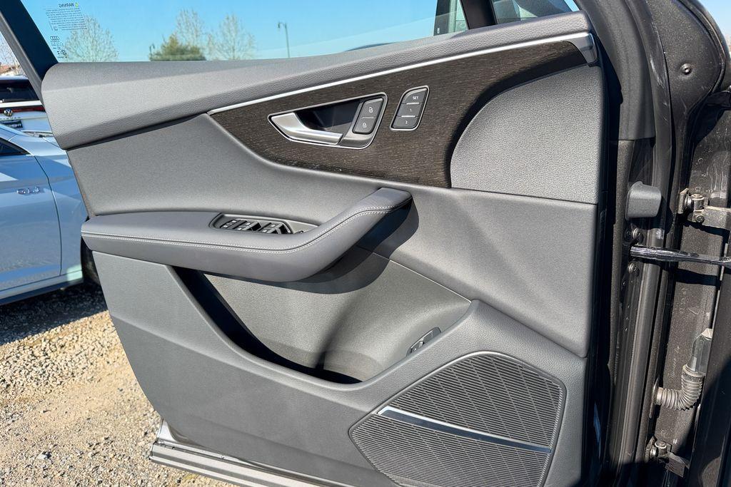 new 2025 Audi Q7 car, priced at $59,056