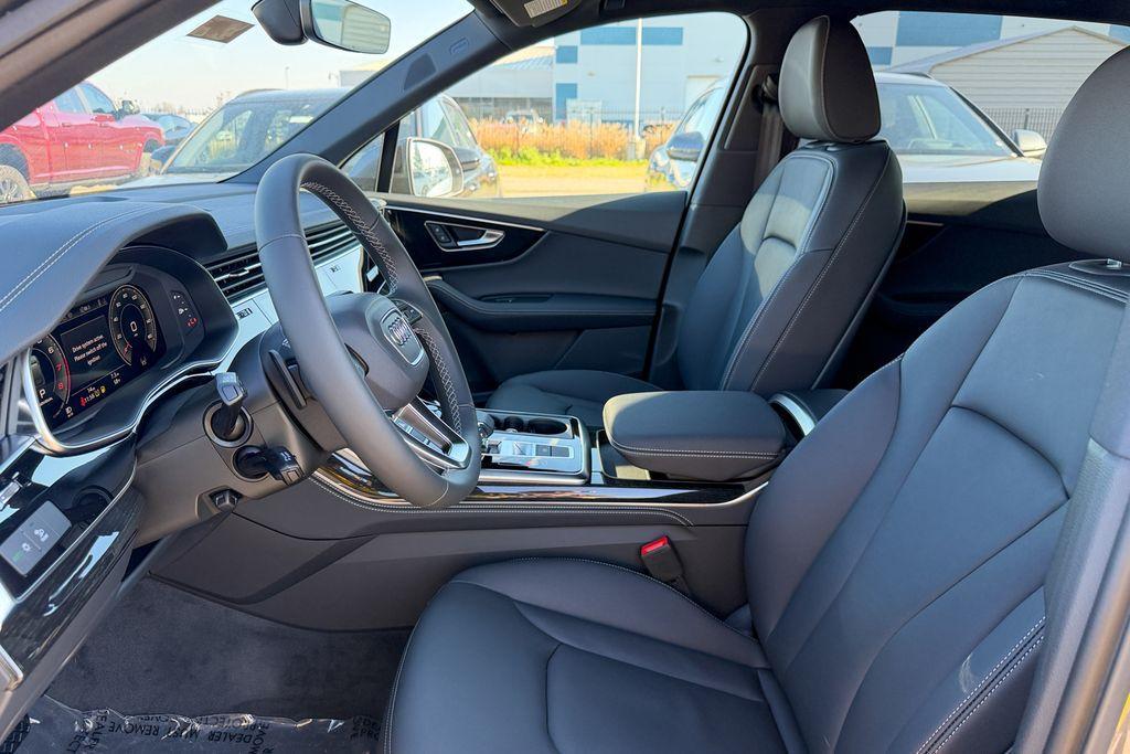 new 2025 Audi Q7 car, priced at $59,056