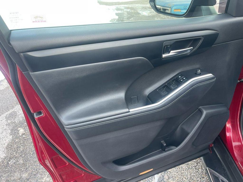 used 2020 Toyota Highlander car, priced at $25,000