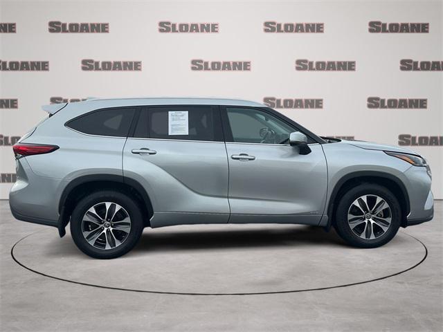 used 2022 Toyota Highlander Hybrid car, priced at $35,794