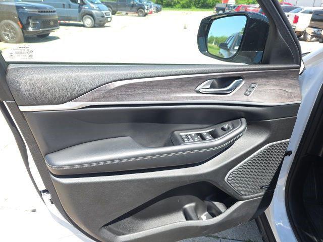 used 2023 Jeep Grand Cherokee car, priced at $35,171