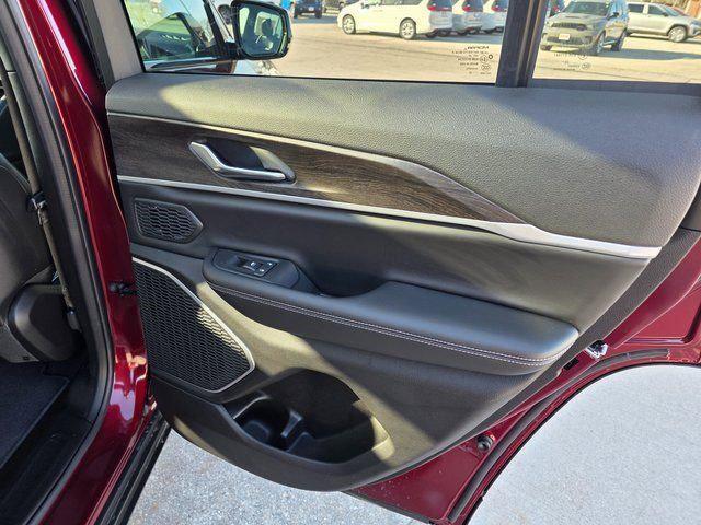 new 2026 Jeep Grand Cherokee car, priced at $48,220