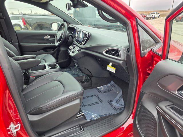new 2026 Chrysler Pacifica car, priced at $51,624