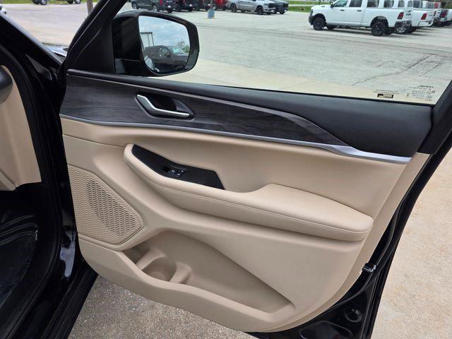 used 2023 Jeep Grand Cherokee car, priced at $33,912