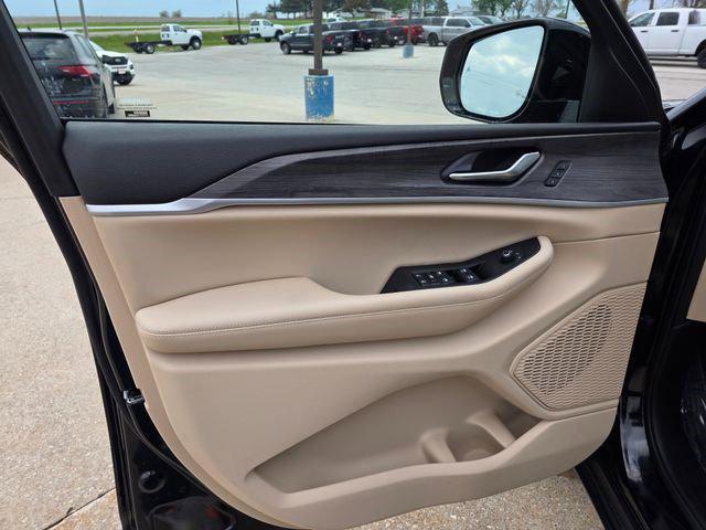 used 2023 Jeep Grand Cherokee car, priced at $33,912