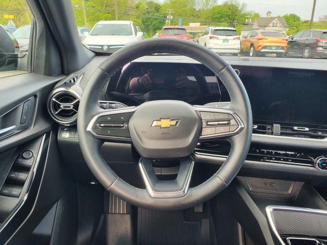 used 2025 Chevrolet Equinox car, priced at $25,308