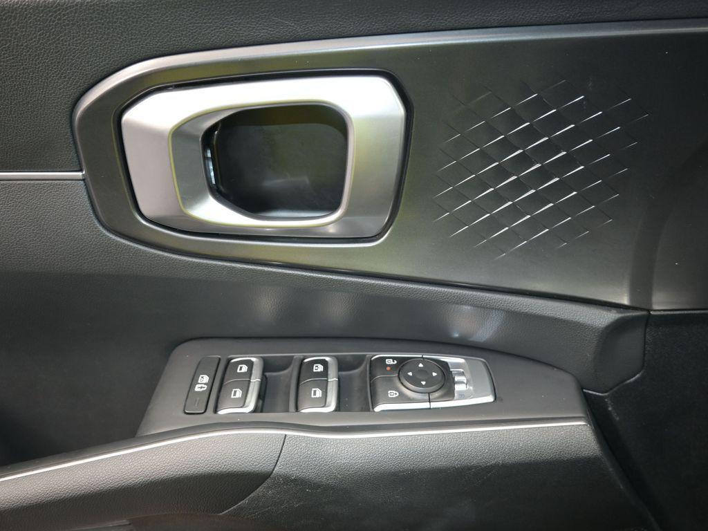 used 2024 Kia Sorento car, priced at $22,761