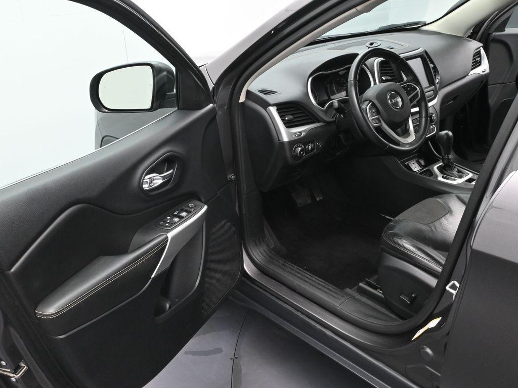 used 2018 Jeep Cherokee car, priced at $10,994