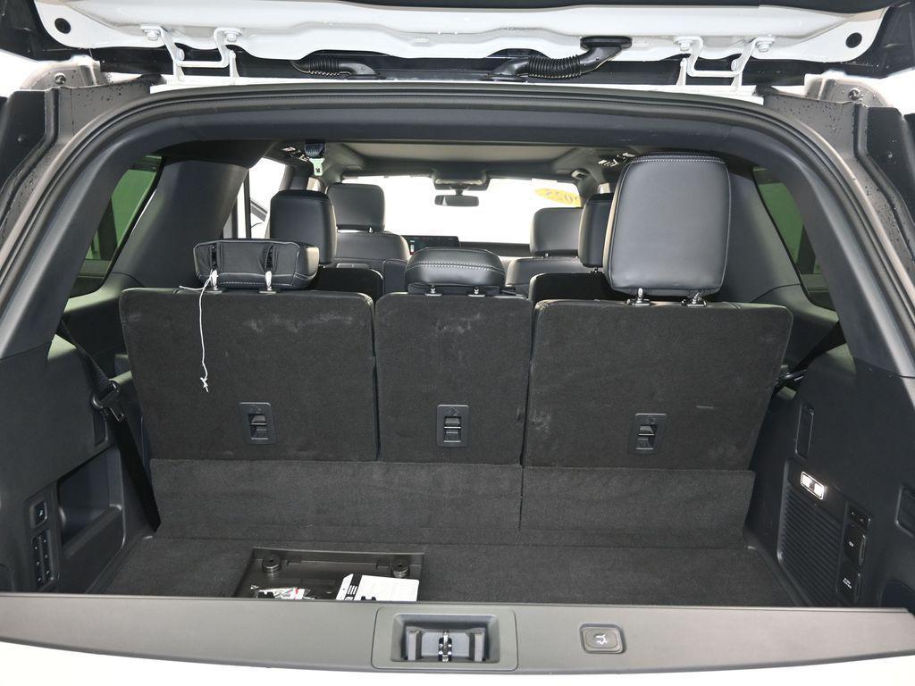 new 2025 Ford Expedition car, priced at $76,395